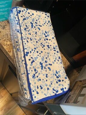 NIB Room Essentials 10 pack of kitchen towels